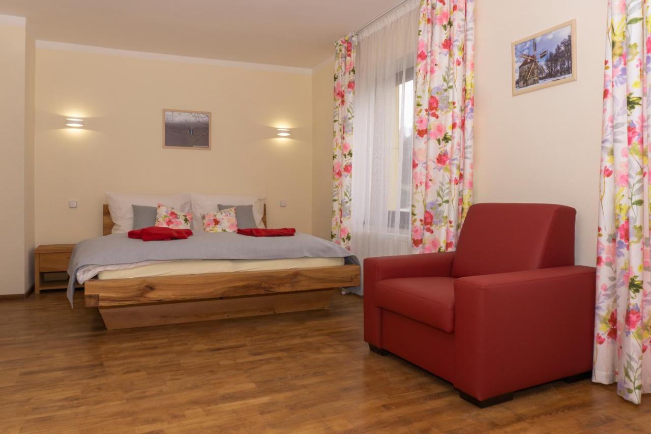 Penzion Ruze Benesov nad Ploucnici ภายนอก รูปภาพ