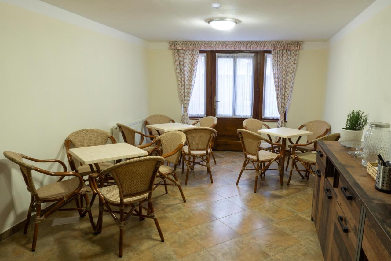 Penzion Ruze Benesov nad Ploucnici ภายนอก รูปภาพ